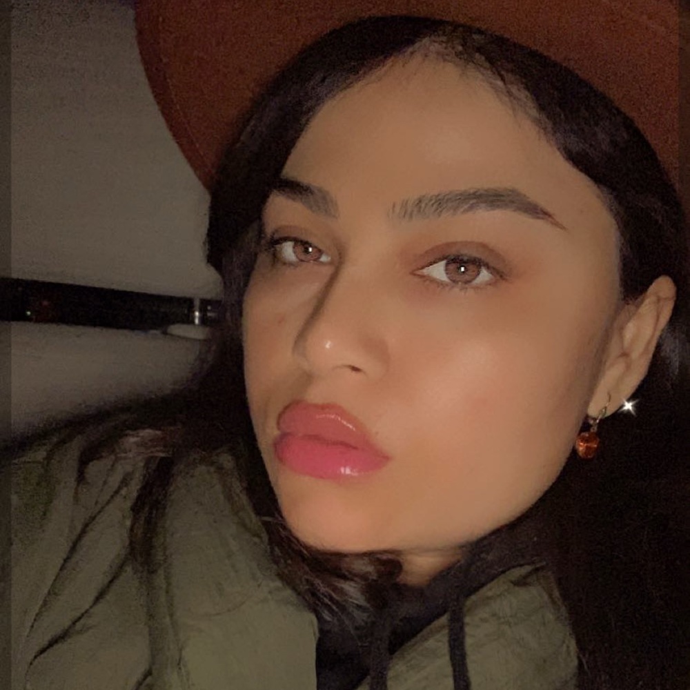 Meet your Posher, Liza